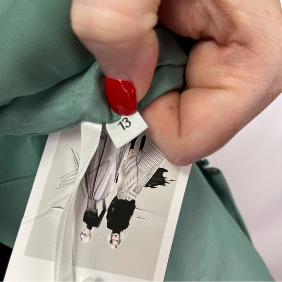 Girls Green Squared Sweetheart Neck Chiffon-Like Flowy Dress Sz 13 NWT - Picture 3 of 4